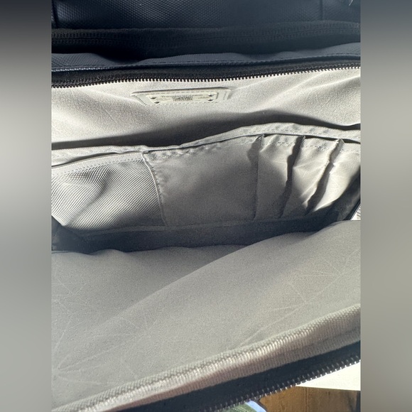 Traveler's Choice Markham 27L Backpack, Expandable, Business, Travel, Work, O... - Picture 3 of 7